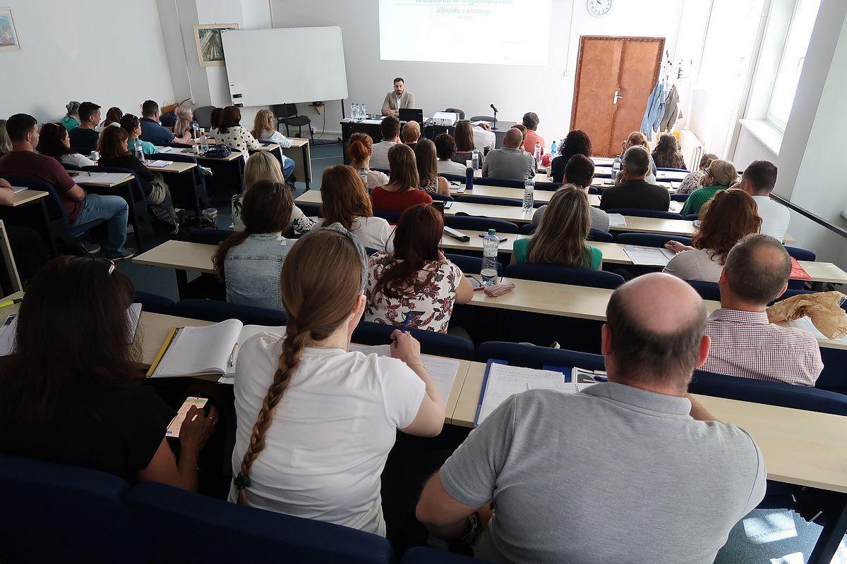 Zabezpečujeme prípravu odborných zamestnancov stavebných úradov