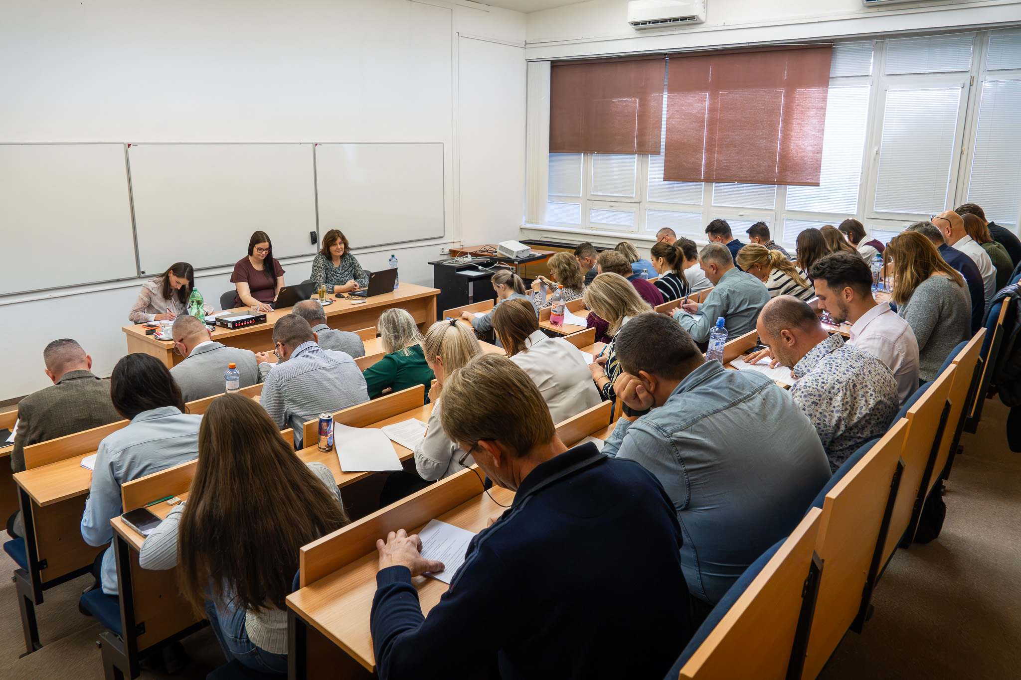 Ďalších 63 zamestnancov stavebných úradov úspešne zložilo odborné skúšky